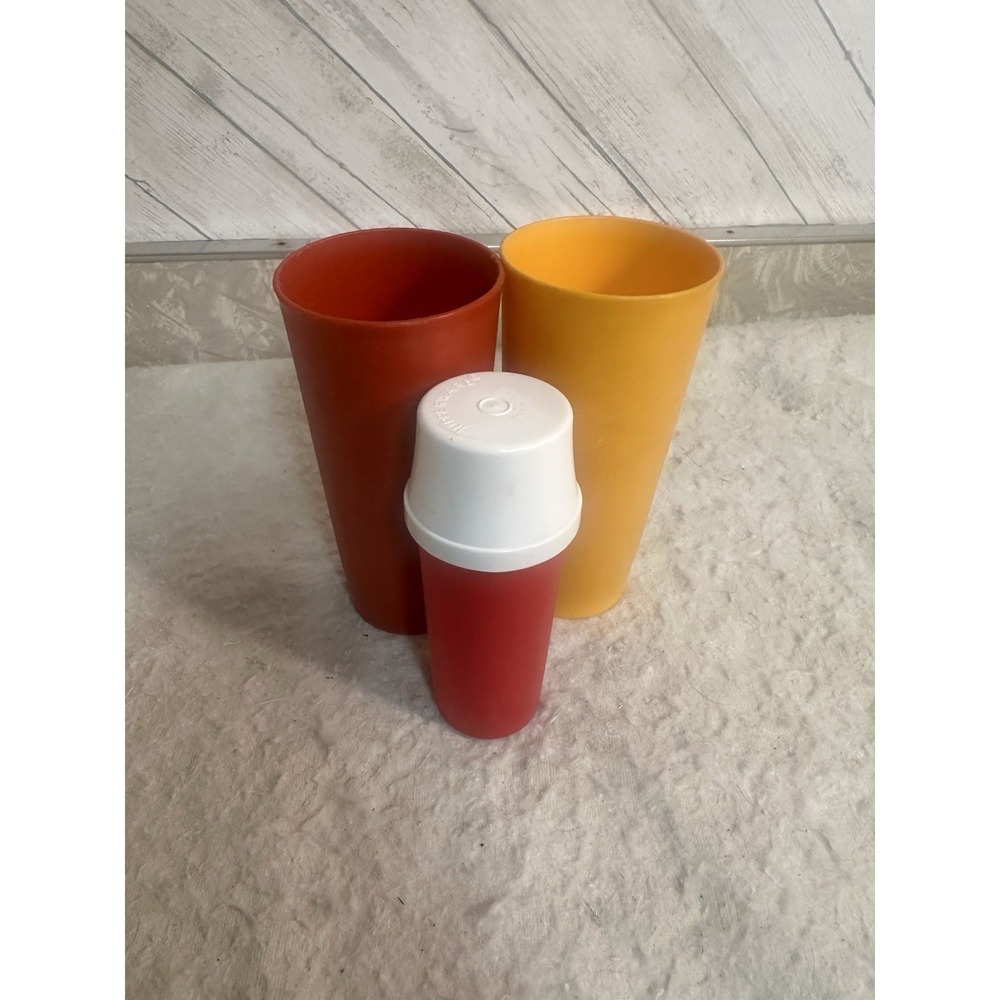 Vintage Tupperware Ketchup Bottle with Lids And 2 Tumblers - Picture 1 of 4